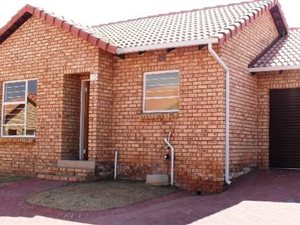 3 Bed Townhouse in Grobler Park