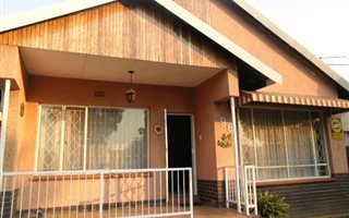 4 Bedroom House in Kensington
