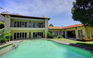 5 Bedroom House in Beverley Gardens
