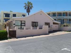 3 Bed House in Bloubergstrand