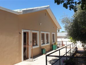 7 Bed House in Oudtshoorn Central