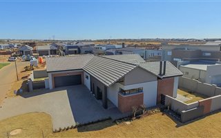 3 Bedroom House in Midstream Estate