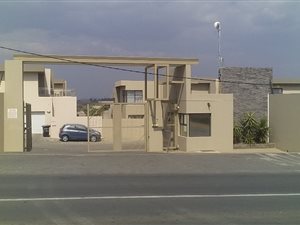 409 m² Land available in North Riding