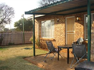 2 Bed Townhouse in Doornpoort and surrounds