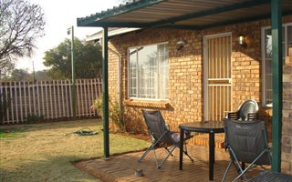 2 Bedroom Townhouse in Doornpoort and surrounds