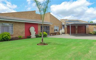 3 Bedroom House in Aerorand