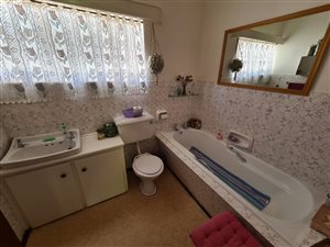 4 Bed House in Monument Heights