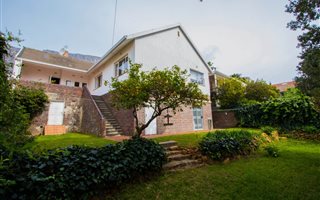 4 Bedroom House in Oranjezicht