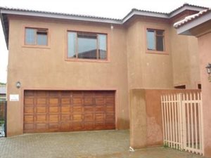 3 Bed Townhouse in Lydenburg