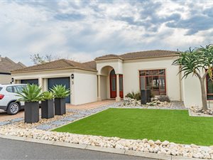 5 Bed House in Kleinbron Estate