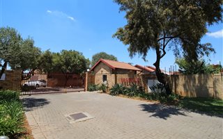 2 Bedroom Townhouse in Equestria