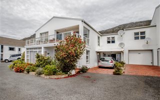 2 Bedroom Apartment in Simons Town