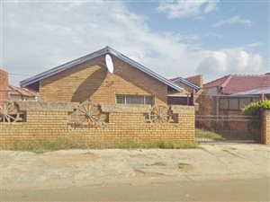 4 Bed House in Nellmapius