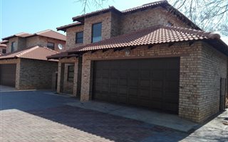 3 Bedroom House in Flamwood