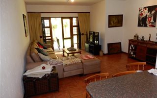 2 Bedroom Apartment in Douglasdale