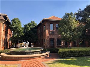 433 m² Office Space in Die Hoewes