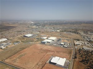 7064 m² Land available in Chloorkop