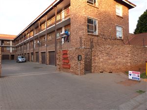 2 Bed Flat in Kempton Park Central