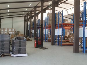 2100 m² Industrial space in Strydompark