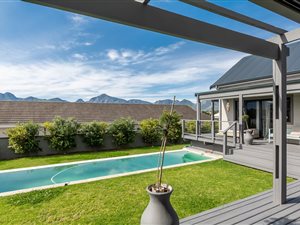 4 Bed House in Kraaibosch