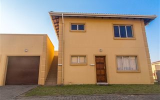 2 Bedroom Apartment in Veld En Vlei