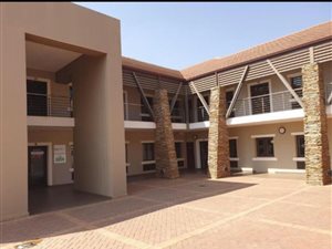 125 m² Office Space in Silver Lakes Golf Estate