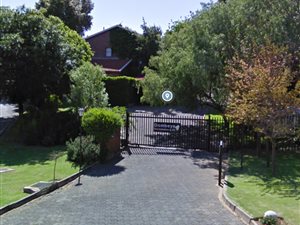 3 Bed Townhouse in Waterkloof Heights