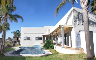 3 Bedroom House in Protea Valley