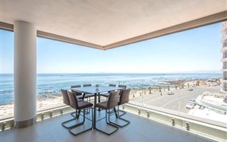 3 Bedroom Apartment in Mouille Point
