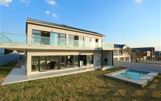 6 Bedroom House in Waterfall Estate