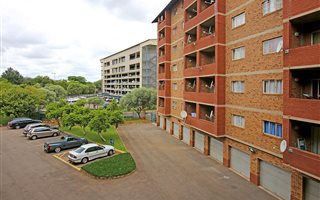 2 Bedroom Apartment in Zwartkop