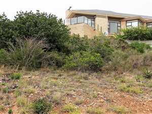858 m² Land available in Menkenkop
