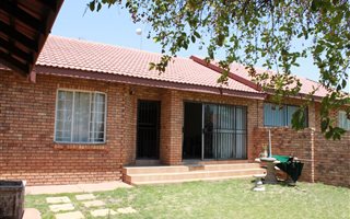 3 Bedroom House in Amberfield