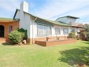 4 Bed House in Florida Glen