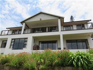 4 Bed House in Bazley Beach