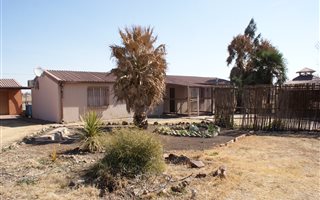 3 Bedroom House in Rosashof