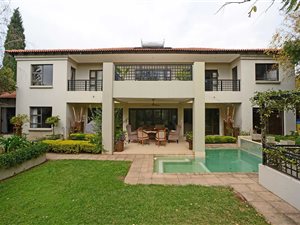 4 Bed House in Lakefield