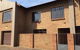 3 Bedroom Townhouse in Aerorand