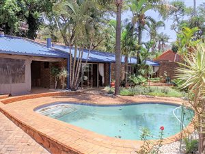 4 Bed House in Magalieskruin