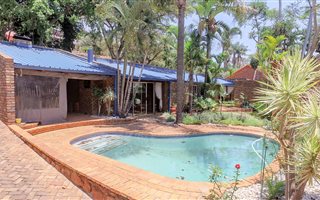 4 Bedroom House in Magalieskruin