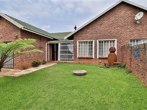 4 Bed House in White River Central