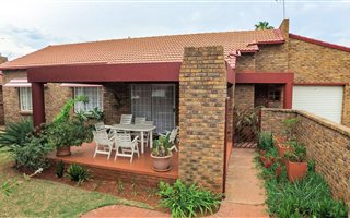 3 Bedroom Cluster in Eldoraigne