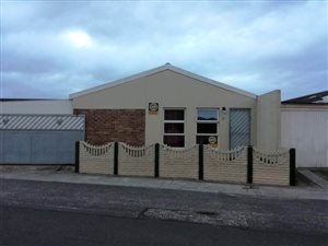 5 Bedroom House in Strandfontein