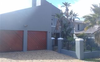 4 Bedroom House in Blaauwberg