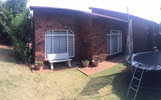 3 Bedroom Apartment in Gallo Manor