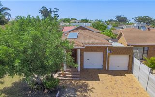 3 Bedroom House in Sonstraal Heights