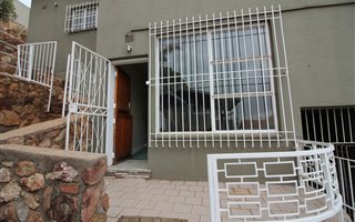 3 Bedroom Garden Cottage in Sunnyrock