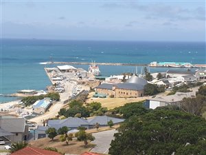 4 Bed House in Mossel Bay Central