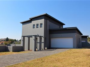 3 Bed House in Roodeplaat
