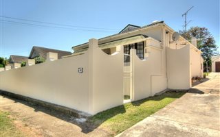 4 Bedroom House in Uitenhage Central